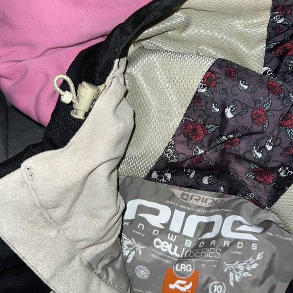 Ride snowboarding jacket 🧥 in good used condition worn 2-3 times - Picture 5 of 12